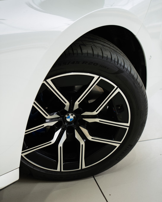 BMW 740i M Sport Exterior Image