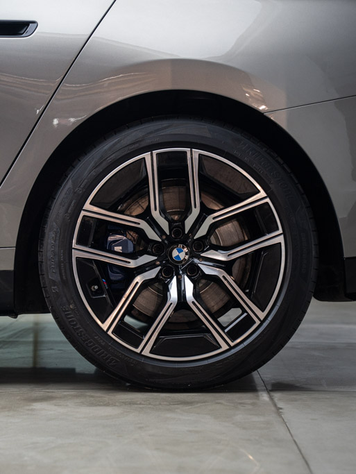 BMW 740i M Sport Exterior Image