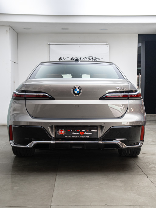 BMW 740i M Sport Exterior Image