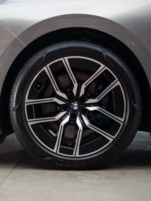 BMW 740i M Sport Exterior Image