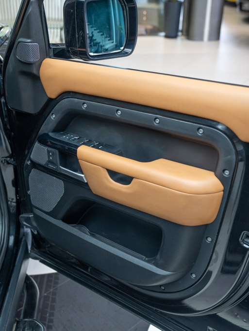 Land Rover Defender 110 P300 HSE