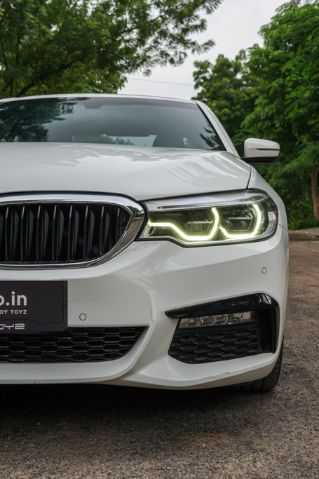 BMW 530D M SPORT Exterior Image