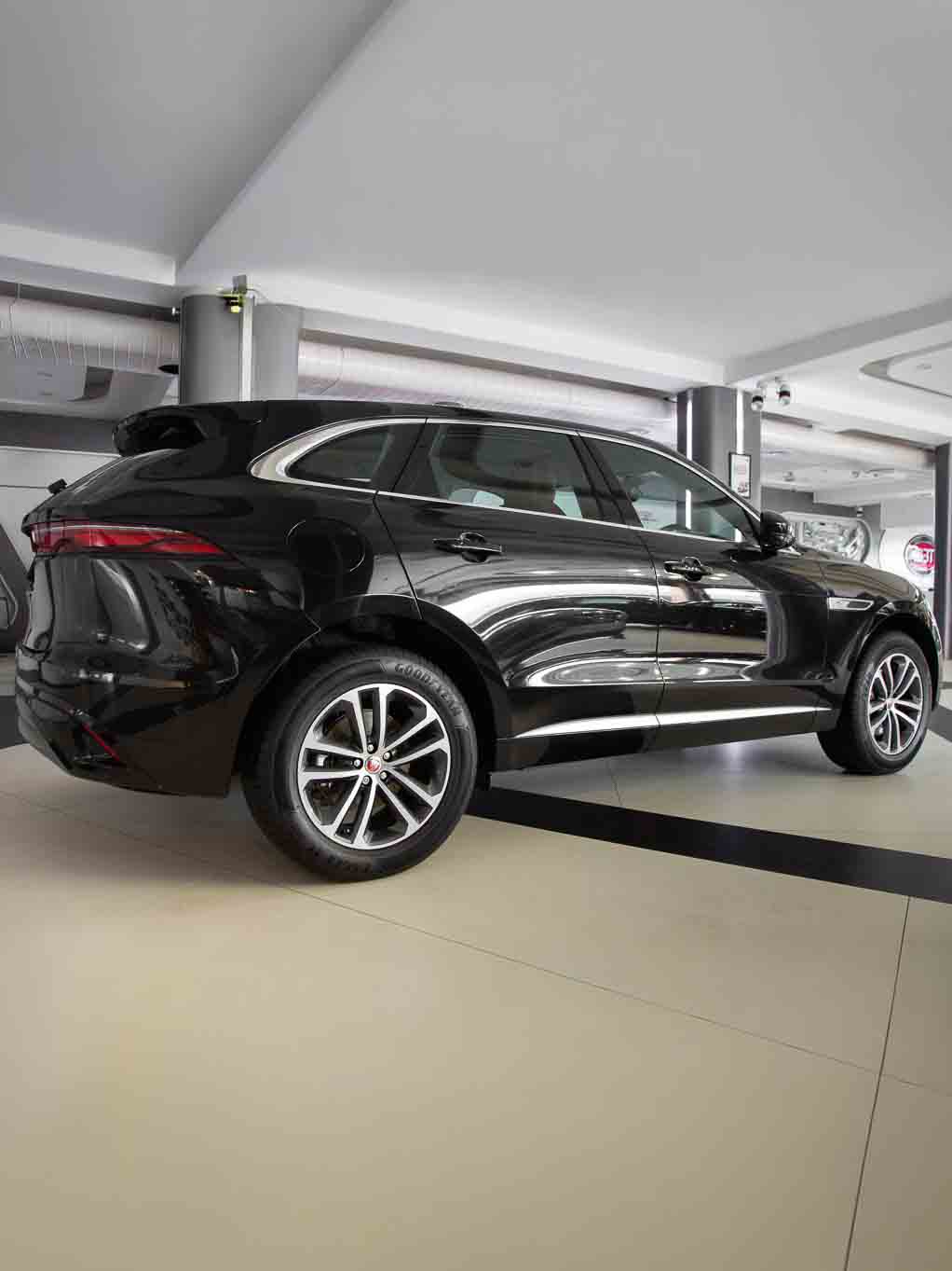 Jaguar F-Pace R-Dynamic S Exterior Image