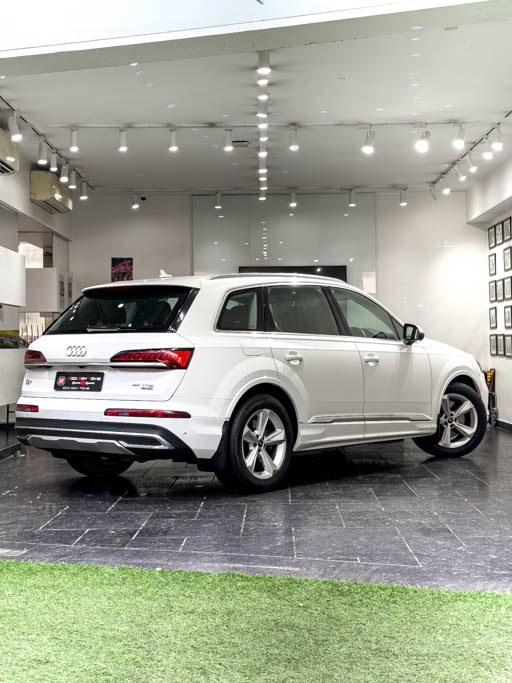 AUDI Q7 Technology 55 TFSI Exterior Image
