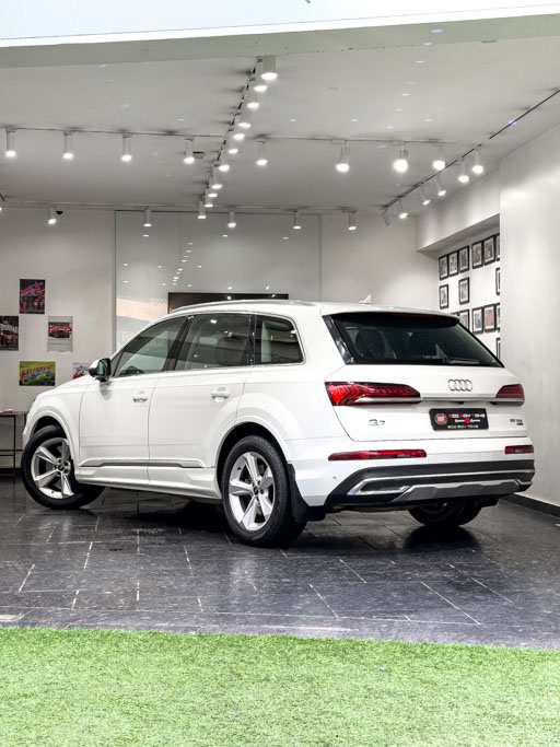 AUDI Q7 Technology 55 TFSI Exterior Image