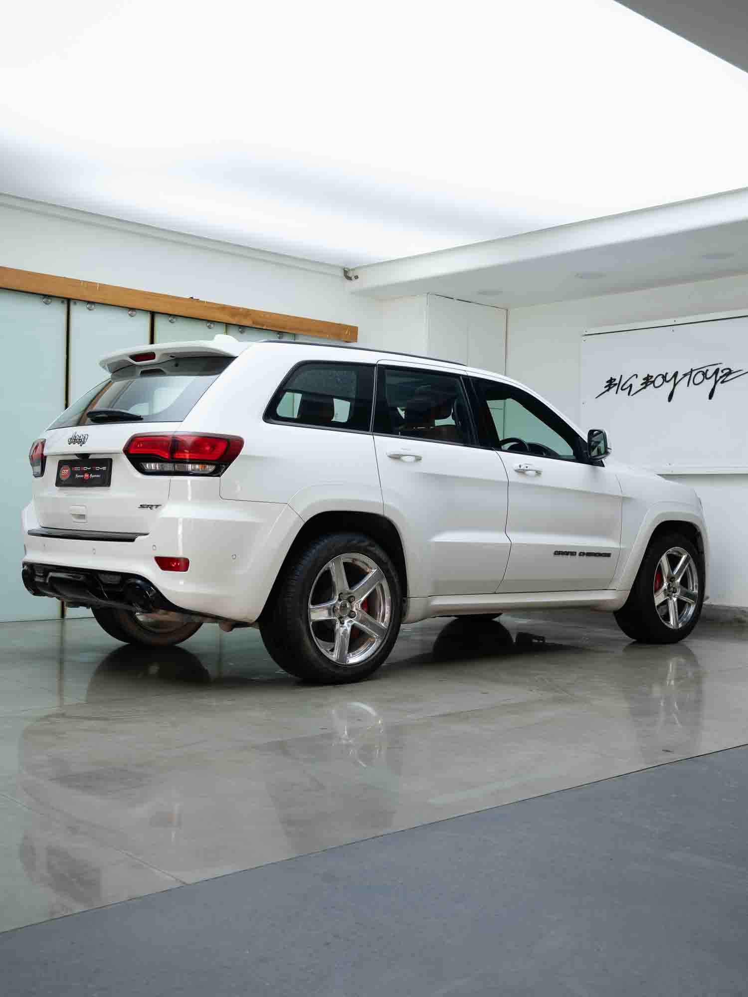 Jeep Grand Cherokee SRT Exterior Image