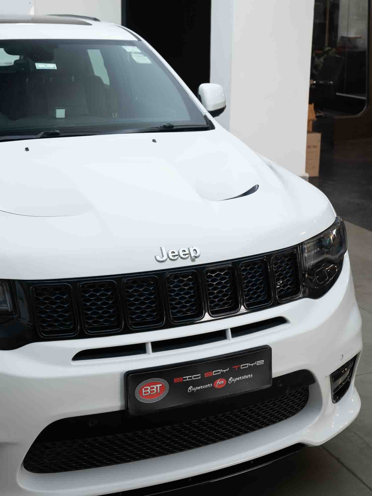 Jeep Grand Cherokee SRT Exterior Image