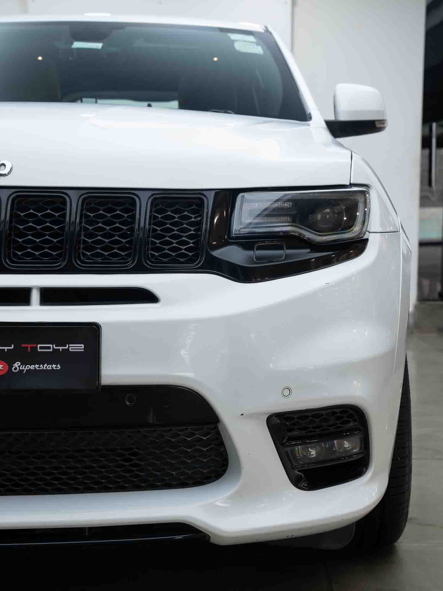Jeep Grand Cherokee SRT Exterior Image