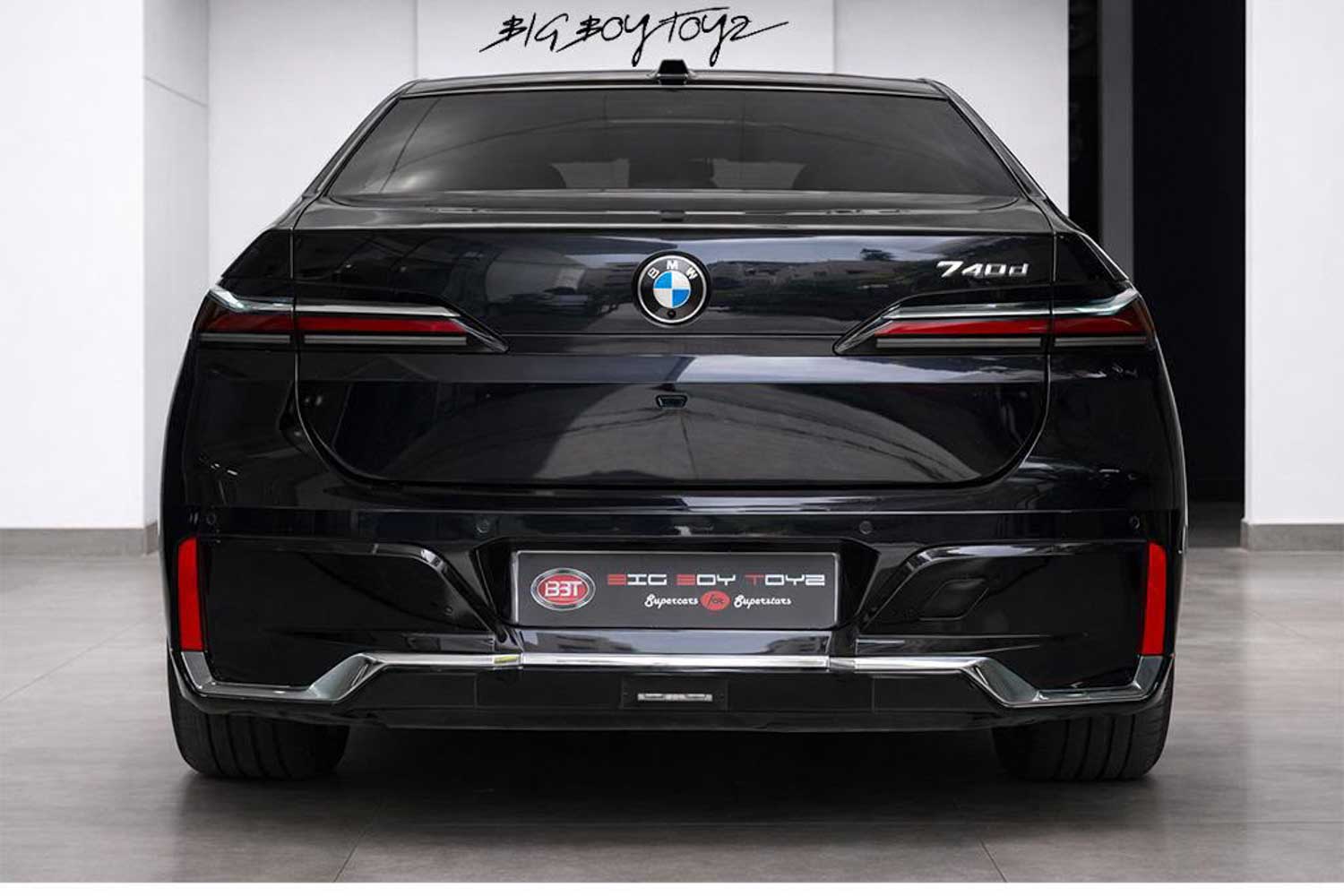 BMW 740d M Sport Exterior Image
