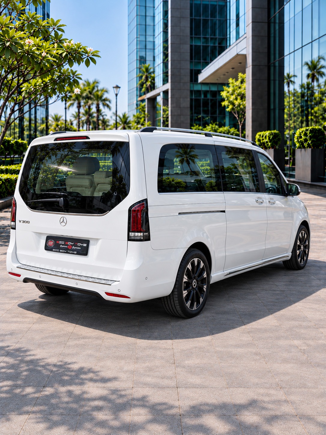 Mercedes Benz V300 Mild Hybrid Exterior Image