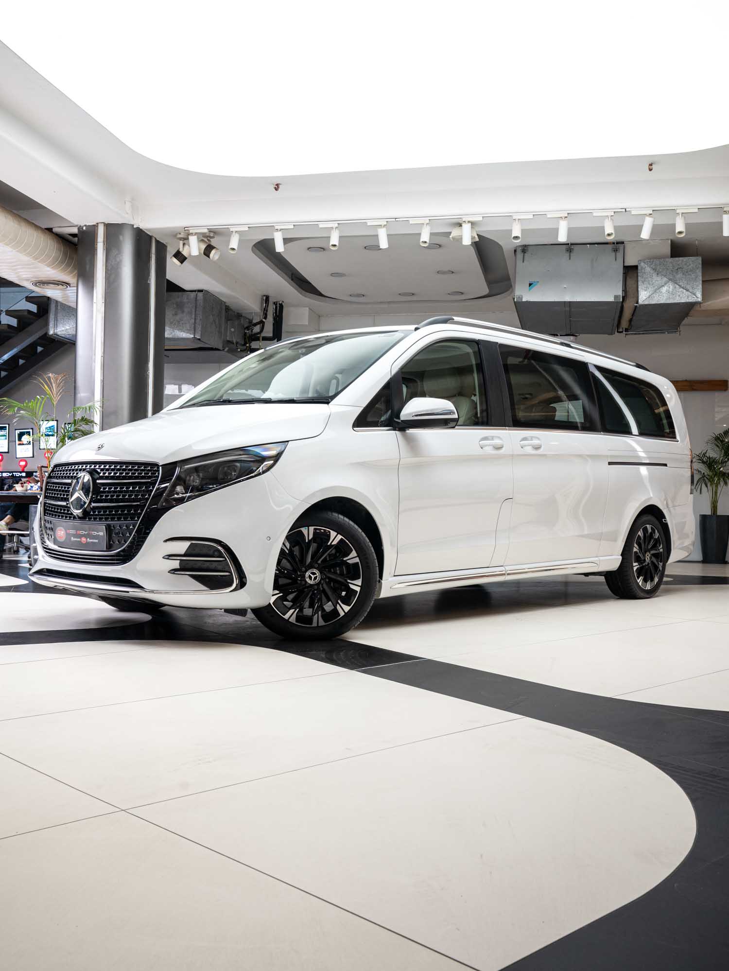 Mercedes Benz V300 Mild Hybrid 