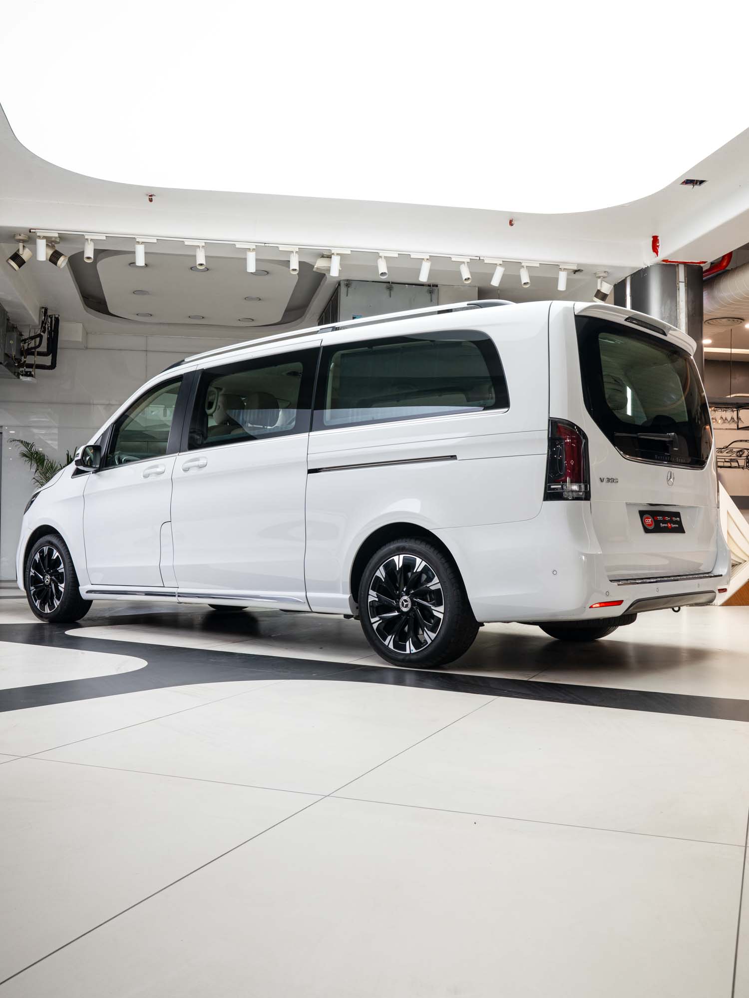 Mercedes Benz V300 Mild Hybrid 