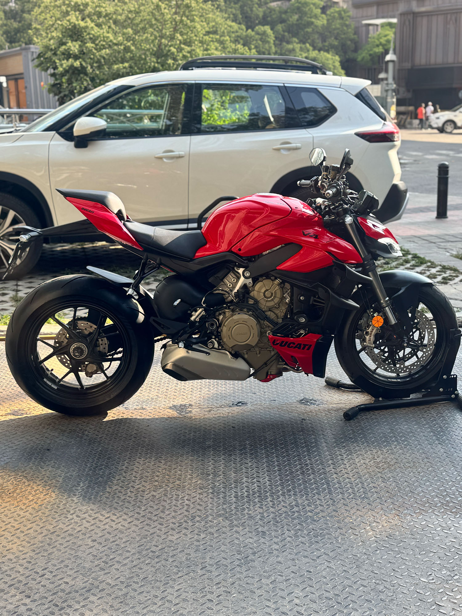 Ducati Street Fighter V4