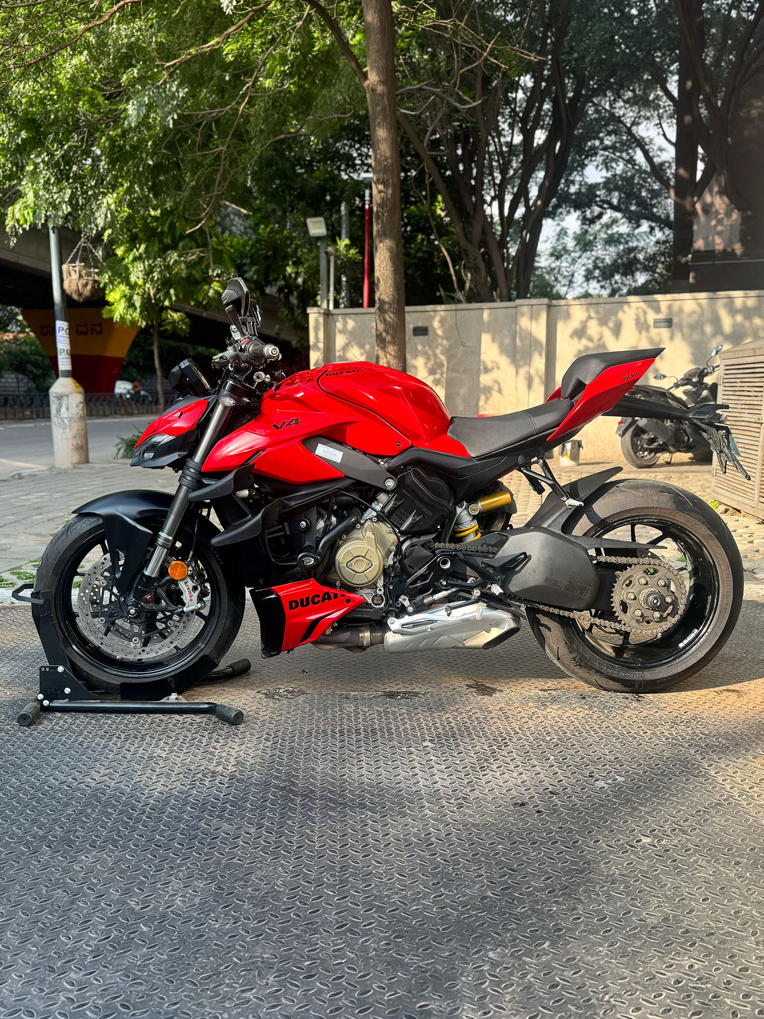Ducati Street Fighter V4