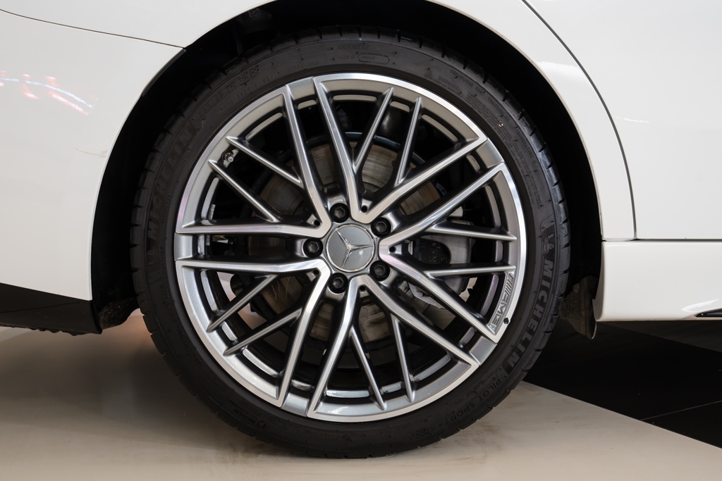 MERCEDES AMG C43 4MATIC Exterior Image