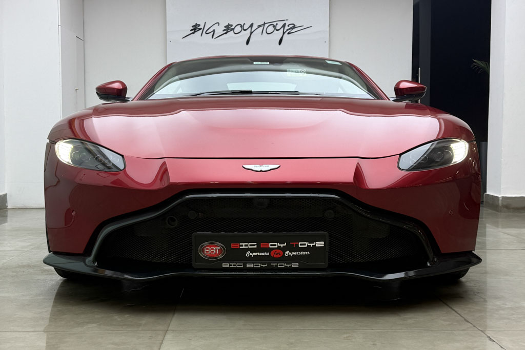 Aston Martin Vantage V8